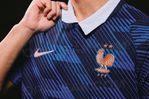 法国队新款主场球衣长这样！自由女神配色+Polo领，你给几分？